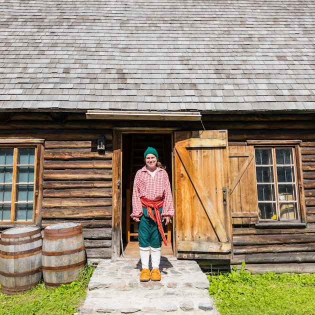 Femme au Vieux-Poste de Sept-Îles